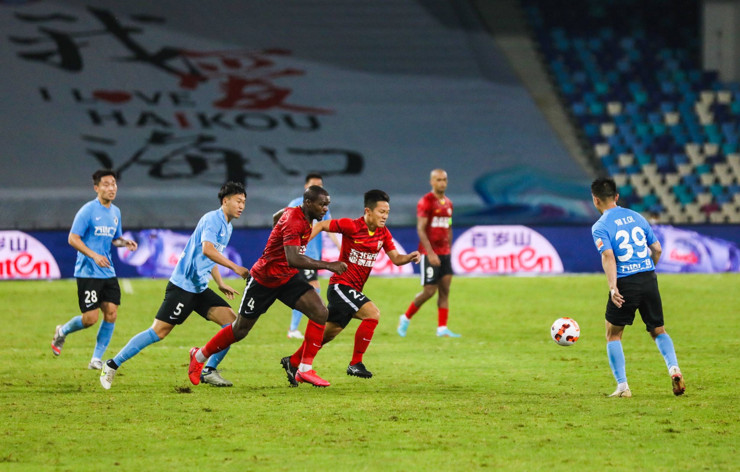 以其坚实的 以其坚实的