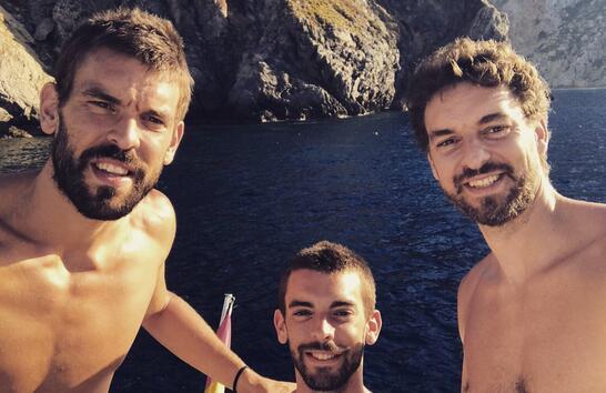 游戏太癫了！千万玩家集体「指猫为鼠」，还成了腾讯王牌游戏的新宠儿