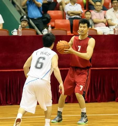 WBGvsLNG首发名单：Tarzan决战老东家！Xiaohu大战Scout